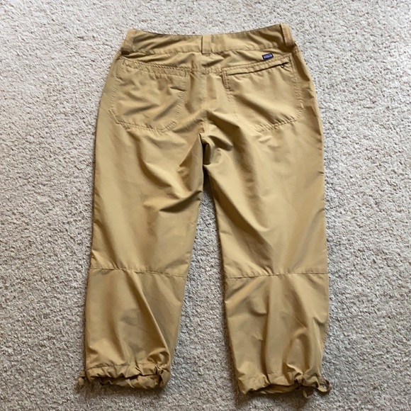 Almost new women’s Patagonia hiking crop pants - Picture 6 of 6